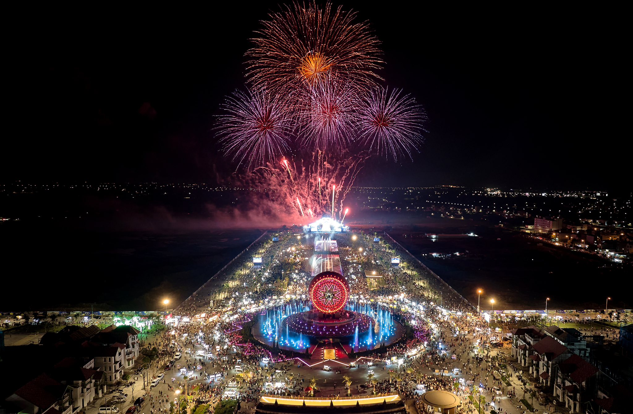 Buổi tối, bạn có thể thưởng thức nhạc nước